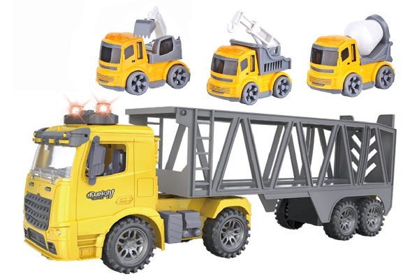 Lastbilen med autotransporter og 3 mindre køretøjer.