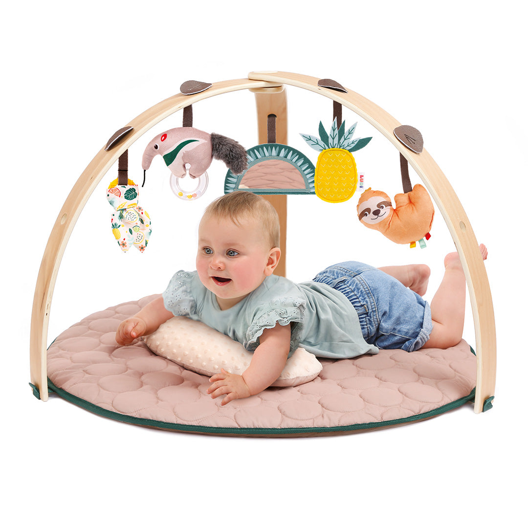 Aktivitetstæppe med træbuer