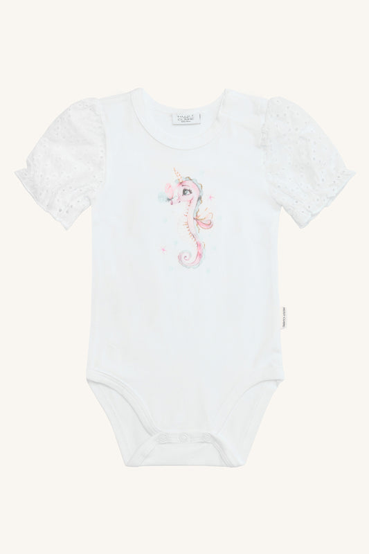 Hust and Claire body med søhest 92 cm