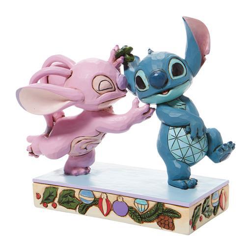 Disney Traditions Stitch og Angel kysser under mistelten